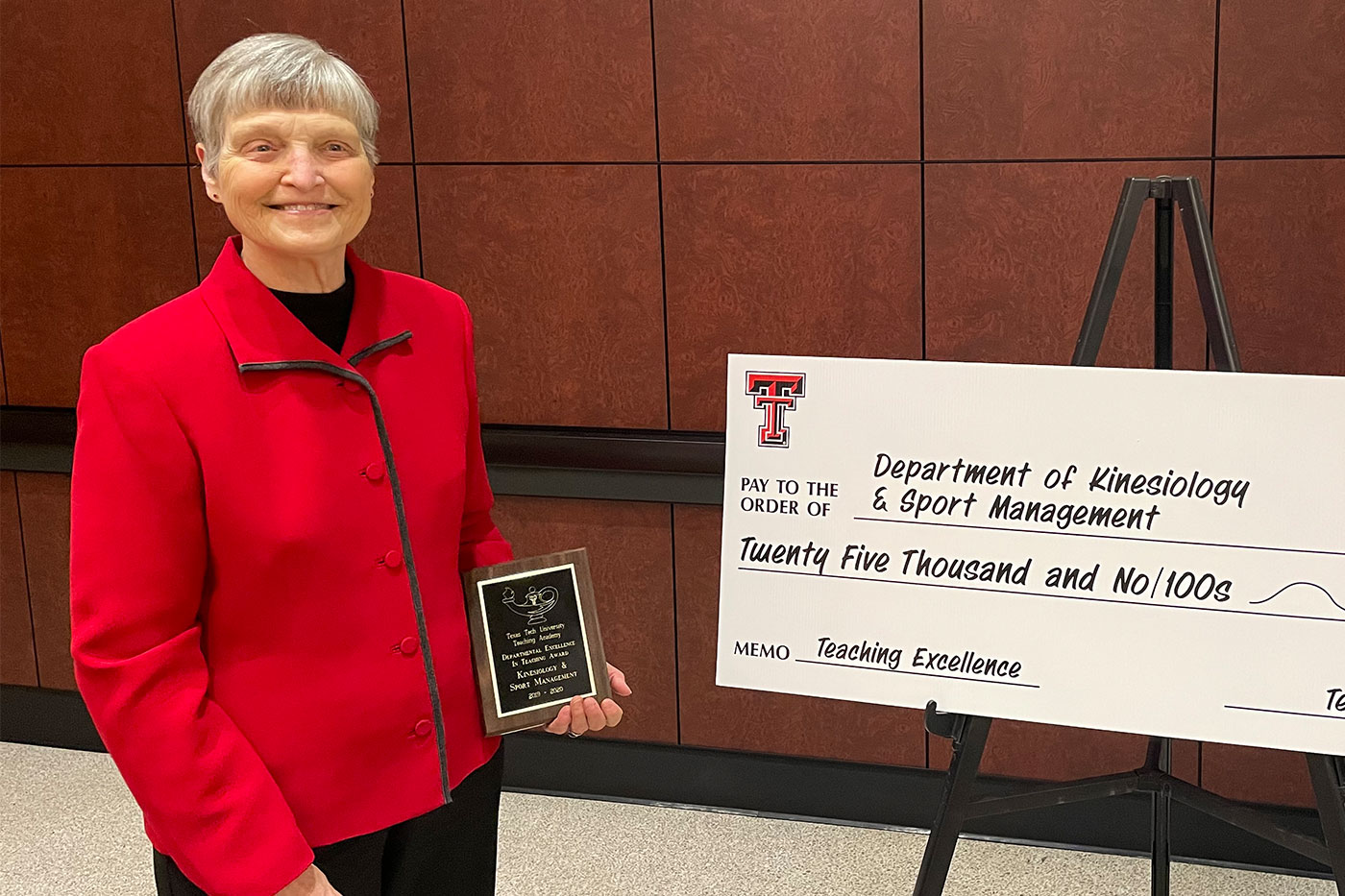 Lumpkin earns teaching award