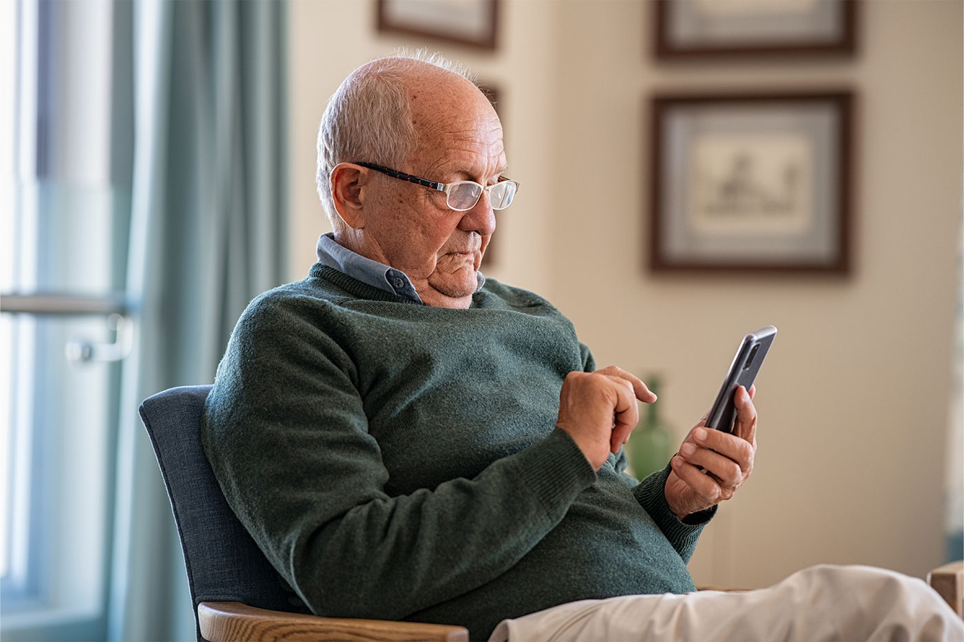 Elderly man with a smart phone